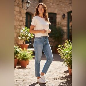 (Heart & Hips) cream T-Shirt with Pink Trim